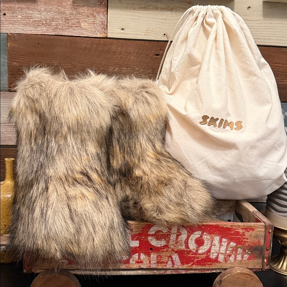 Kim Kardashian SKIMS Faux Fur Boots Pyrite Stone Furry Women's Size 37 NEW set1